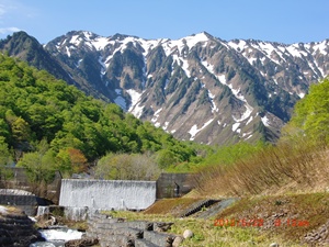 銀山湖からみた中荒沢の画像